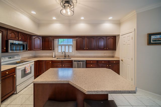 6429 Stinespring Drive, Paducah, KY 42001