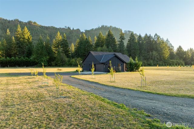 192 Stuart Field Lane, Ariel, WA 98603