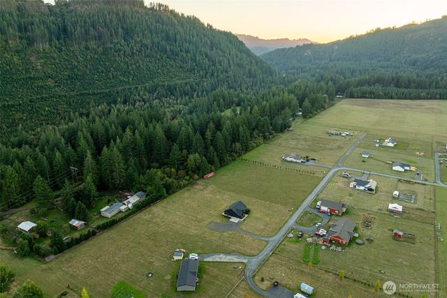 192 Stuart Field Lane, Ariel, WA 98603