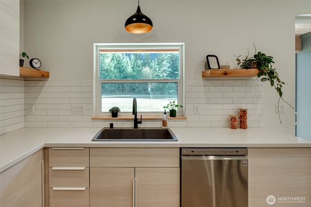 192 Stuart Field Lane, Ariel, WA 98603