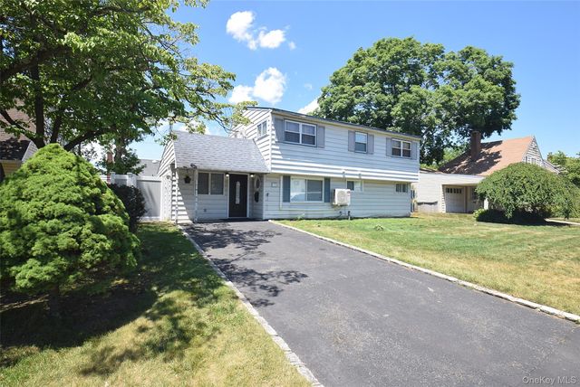 32 W Cabot Lane, Westbury, NY 11590