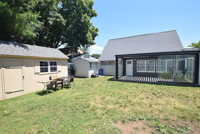 32 W Cabot Lane, Westbury, NY 11590