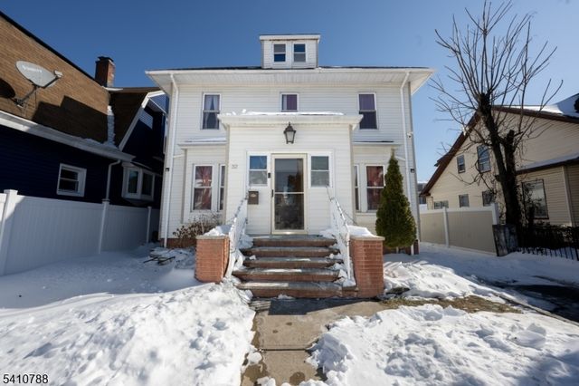 32 Newfield St, East Orange City, NJ 07017