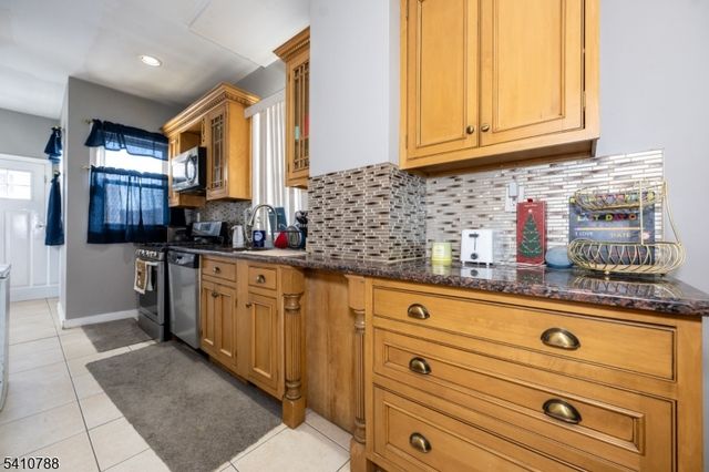 32 Newfield St, East Orange City, NJ 07017