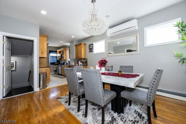 32 Newfield St, East Orange City, NJ 07017