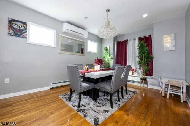 32 Newfield St, East Orange City, NJ 07017