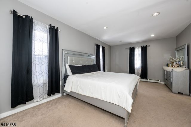 32 Newfield St, East Orange City, NJ 07017
