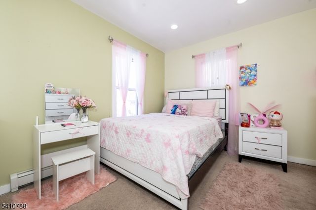 32 Newfield St, East Orange City, NJ 07017