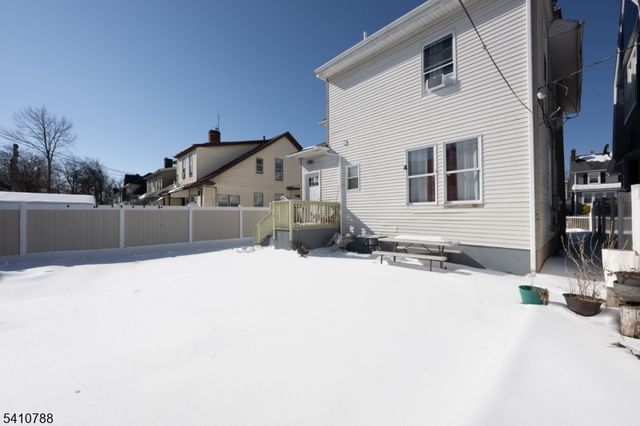 32 Newfield St, East Orange City, NJ 07017