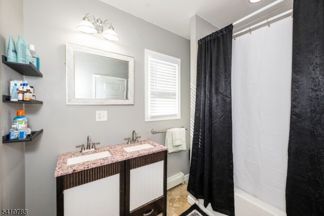 32 Newfield St, East Orange City, NJ 07017
