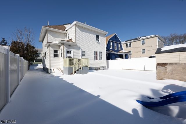 32 Newfield St, East Orange City, NJ 07017