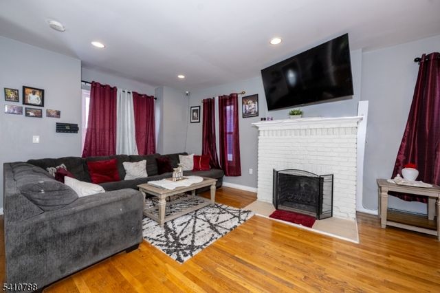 32 Newfield St, East Orange City, NJ 07017