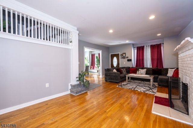 32 Newfield St, East Orange City, NJ 07017