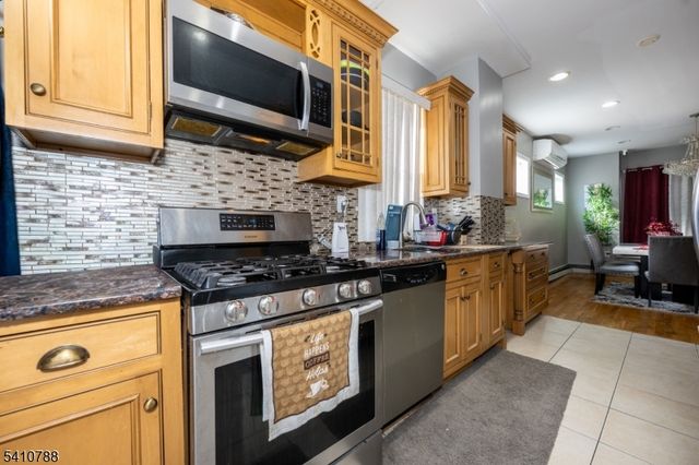 32 Newfield St, East Orange City, NJ 07017