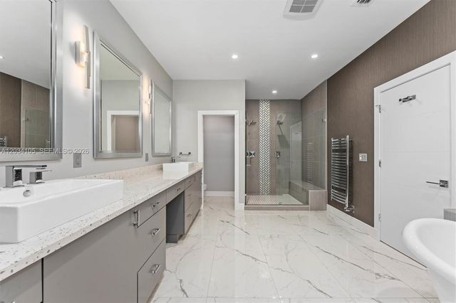2431 NE 20th Ave, Lighthouse Point, FL 33064
