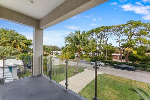 2431 NE 20th Ave, Lighthouse Point, FL 33064