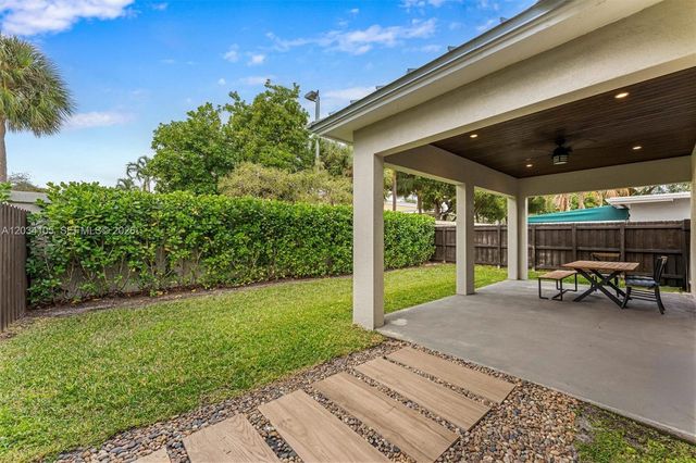 2431 NE 20th Ave, Lighthouse Point, FL 33064