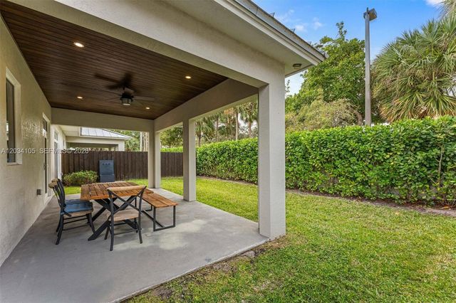2431 NE 20th Ave, Lighthouse Point, FL 33064