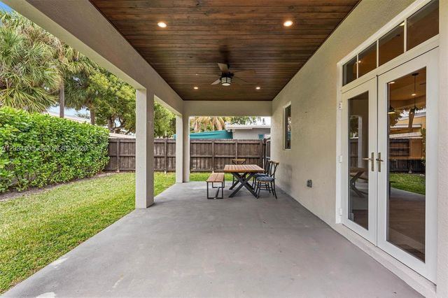2431 NE 20th Ave, Lighthouse Point, FL 33064