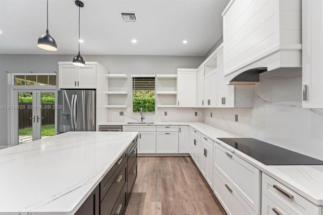 2431 NE 20th Ave, Lighthouse Point, FL 33064