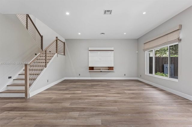2431 NE 20th Ave, Lighthouse Point, FL 33064