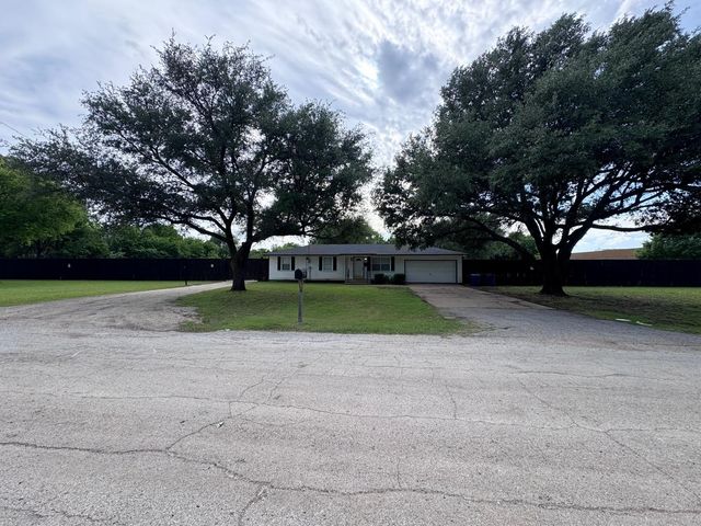 725 Hilltop Circle, Desoto, TX 75115
