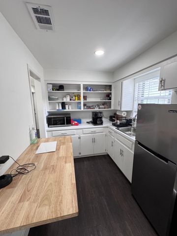 725 Hilltop Circle, Desoto, TX 75115