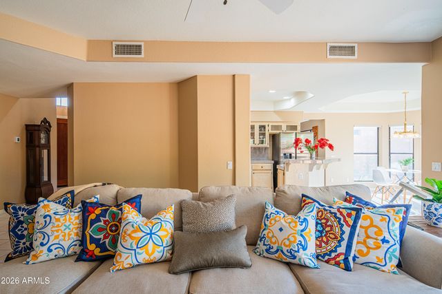 1054 E SHANGRI LA Road, Phoenix, AZ 85020