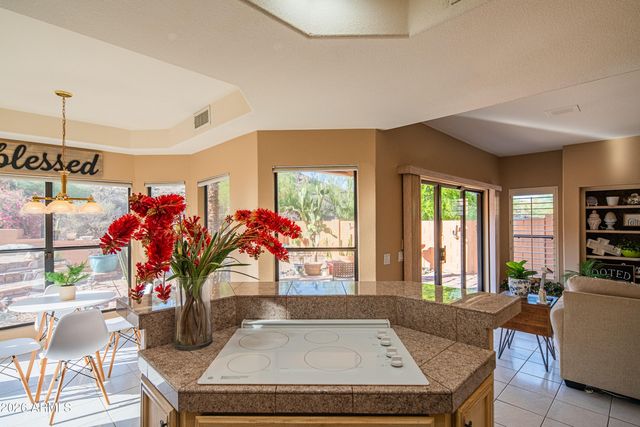 1054 E SHANGRI LA Road, Phoenix, AZ 85020