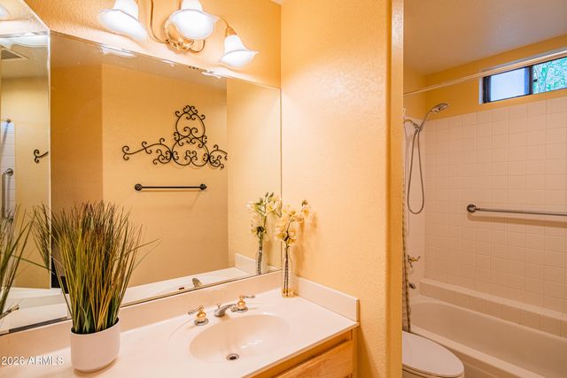 1054 E SHANGRI LA Road, Phoenix, AZ 85020