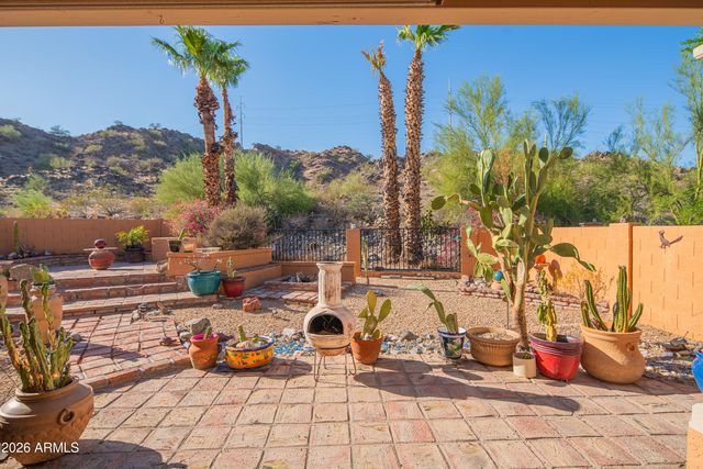 1054 E SHANGRI LA Road, Phoenix, AZ 85020