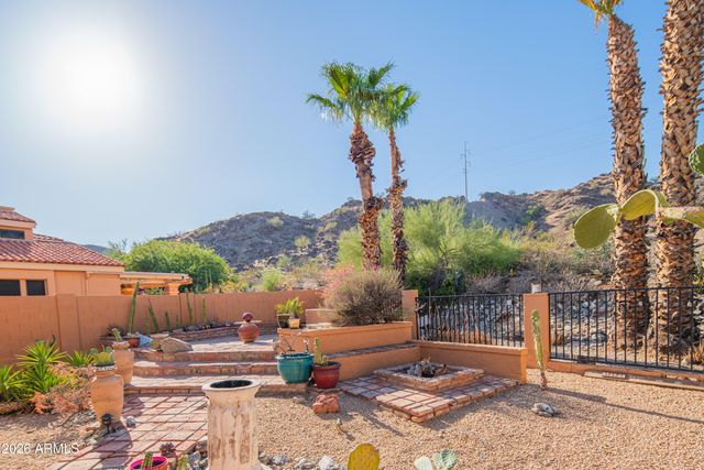 1054 E SHANGRI LA Road, Phoenix, AZ 85020
