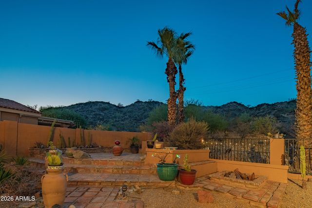 1054 E SHANGRI LA Road, Phoenix, AZ 85020