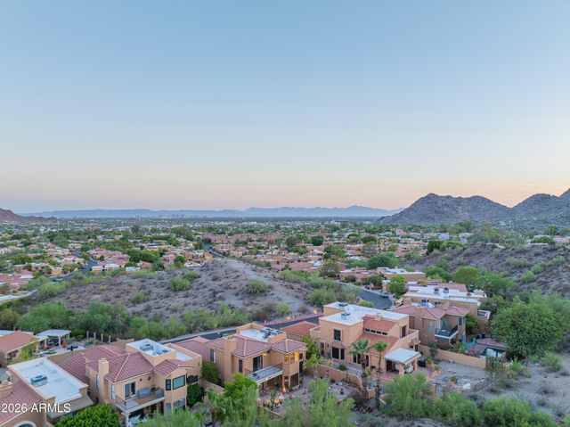 1054 E SHANGRI LA Road, Phoenix, AZ 85020