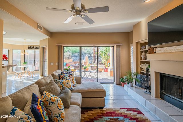1054 E SHANGRI LA Road, Phoenix, AZ 85020