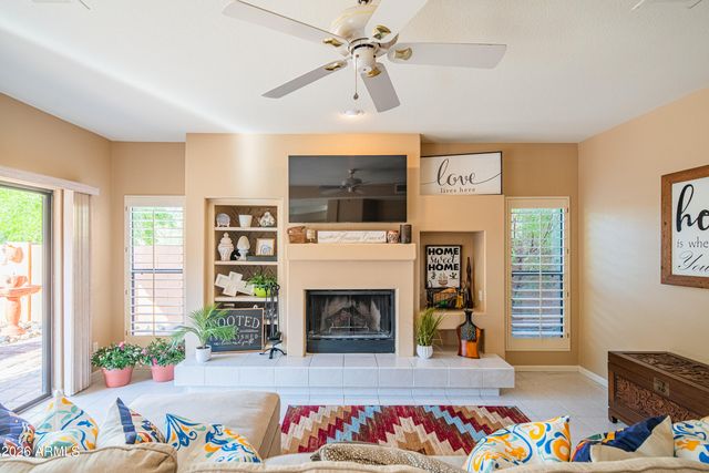 1054 E SHANGRI LA Road, Phoenix, AZ 85020