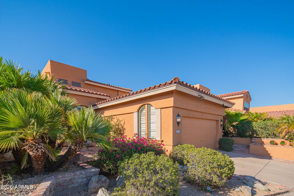 1054 E SHANGRI LA Road, Phoenix, AZ 85020 — photo 2