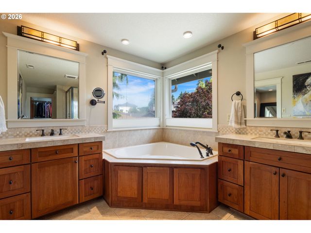 1046 Nw DEERFERN Loop, Camas, WA 98607