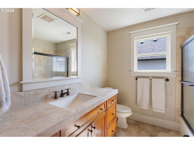 1046 Nw DEERFERN Loop, Camas, WA 98607