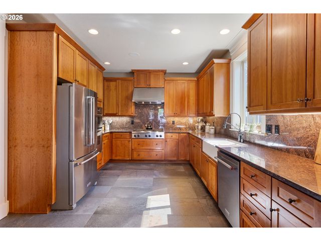 1046 Nw DEERFERN Loop, Camas, WA 98607