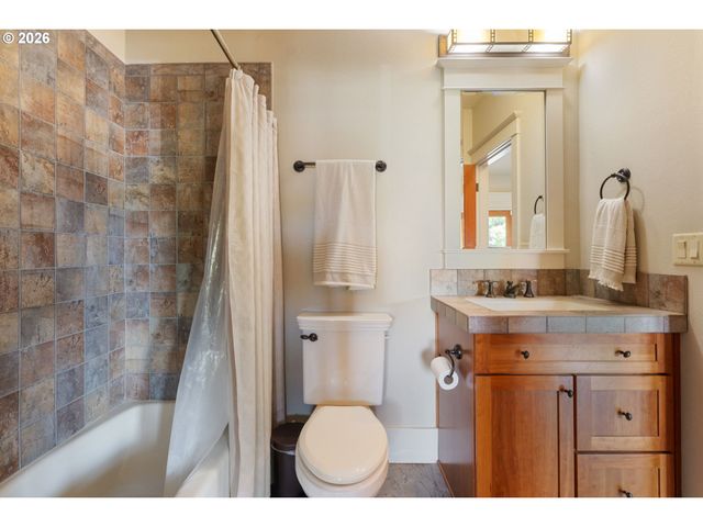 1046 Nw DEERFERN Loop, Camas, WA 98607