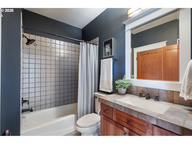 1046 Nw DEERFERN Loop, Camas, WA 98607