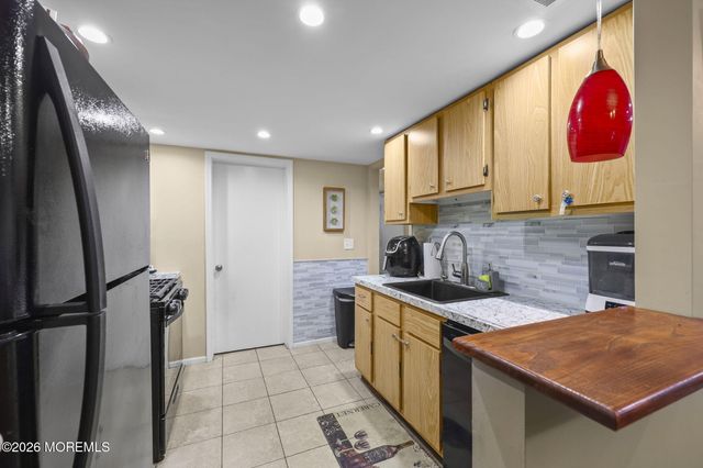 3 Eagle Court, Howell, NJ 07731