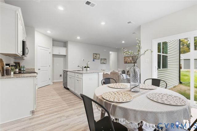 1650 River Bluff Ln, North Prince George, VA 23860