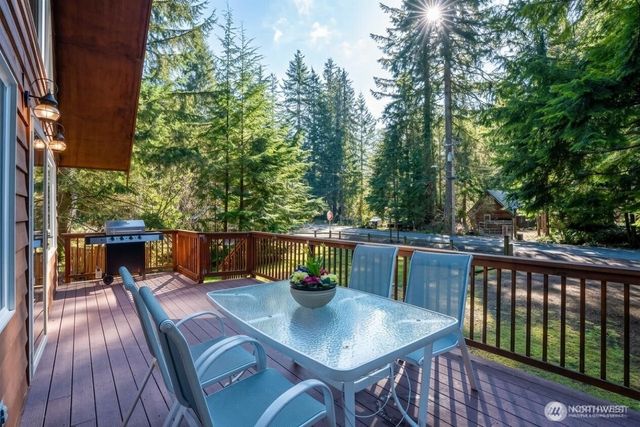 214 Paradise Dr, Ashford, WA 98304