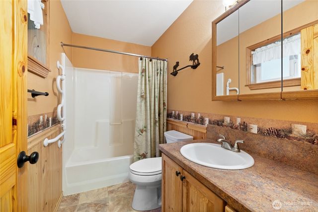 214 Paradise Dr, Ashford, WA 98304