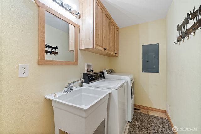 214 Paradise Dr, Ashford, WA 98304