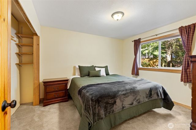 214 Paradise Dr, Ashford, WA 98304
