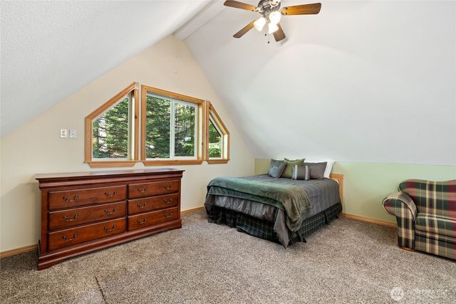 214 Paradise Dr, Ashford, WA 98304