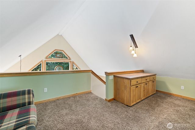 214 Paradise Dr, Ashford, WA 98304